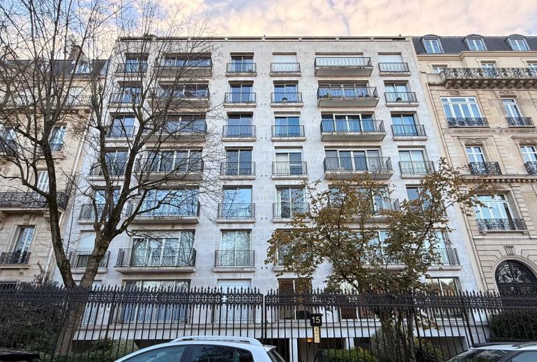 Par067 - Penthouse à rénover sur l'avenue Foch