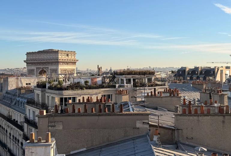 Par067 - Penthouse à rénover sur l'avenue Foch