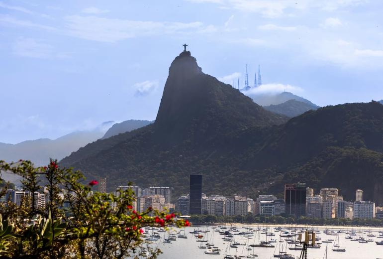 Rio524 – House with Christ the Redeemer View in Urca