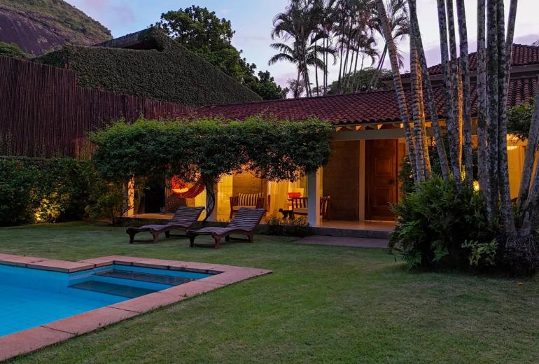 Rio193 - Casa com piscina no Itanhangá