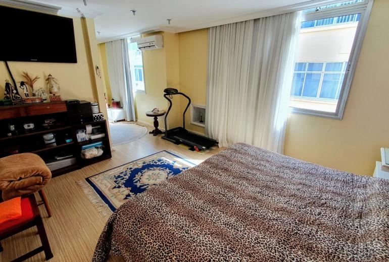 Rio480 – Seafront Penthouse in Copacabana