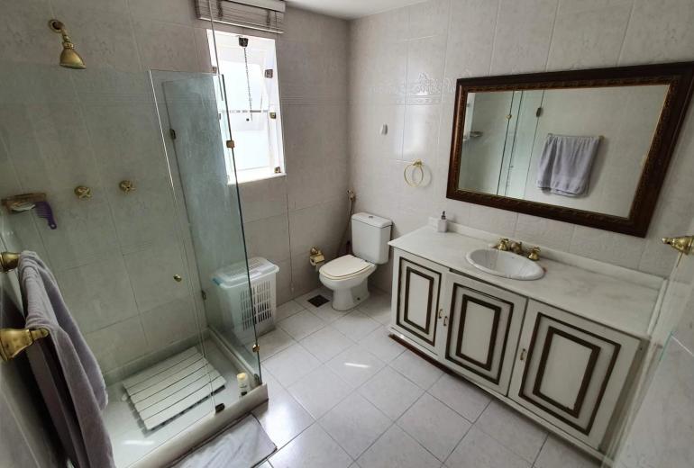 Rio480 – Seafront Penthouse in Copacabana