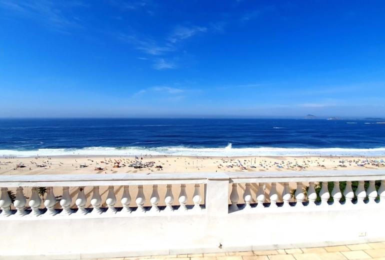 Rio480 – Seafront Penthouse in Copacabana
