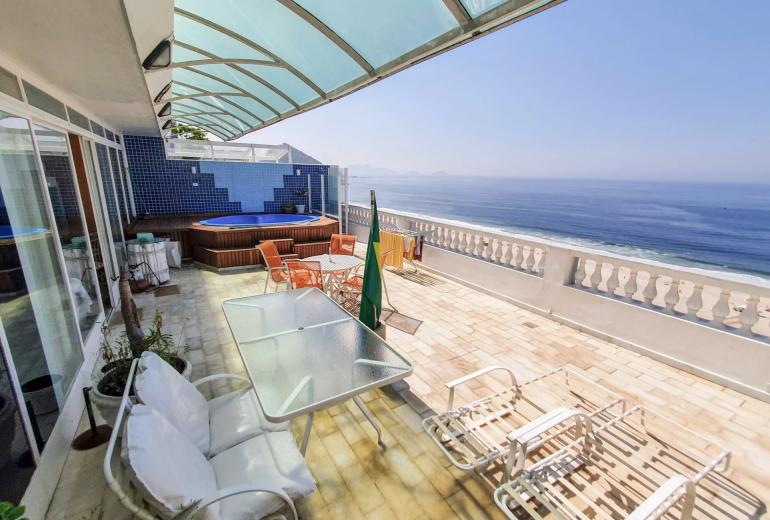 Rio480 – Seafront Penthouse in Copacabana