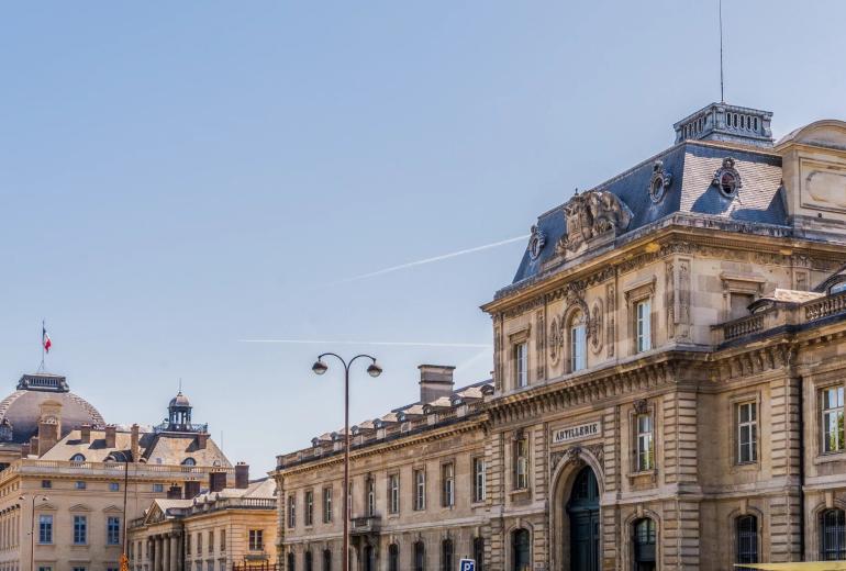Par238 - Elegância e vista para a École Militaire
