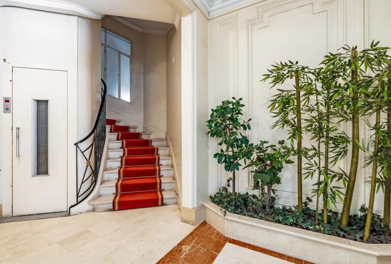 Par238 - Elegância e vista para a École Militaire