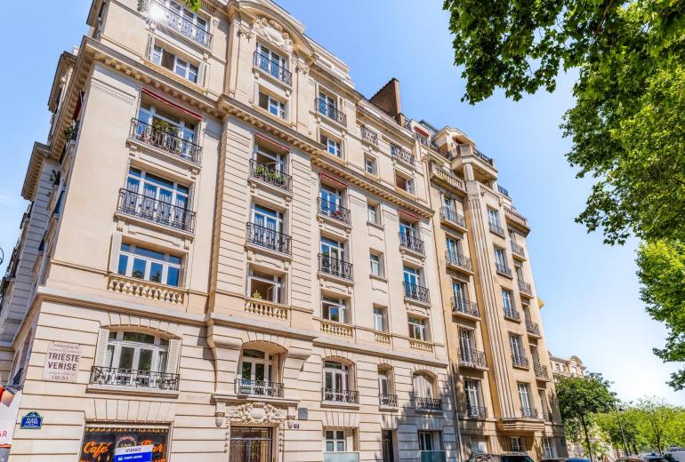 Par238 - Elegância e vista para a École Militaire