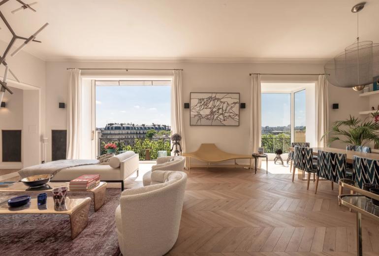 Par066 - Exceptional Paris Apartment with Panoramic Views