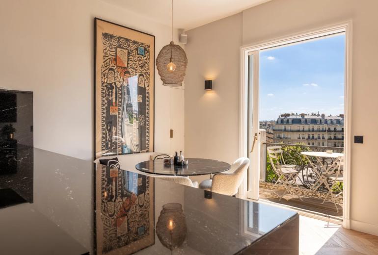 Par066 - Exceptional Paris Apartment with Panoramic Views