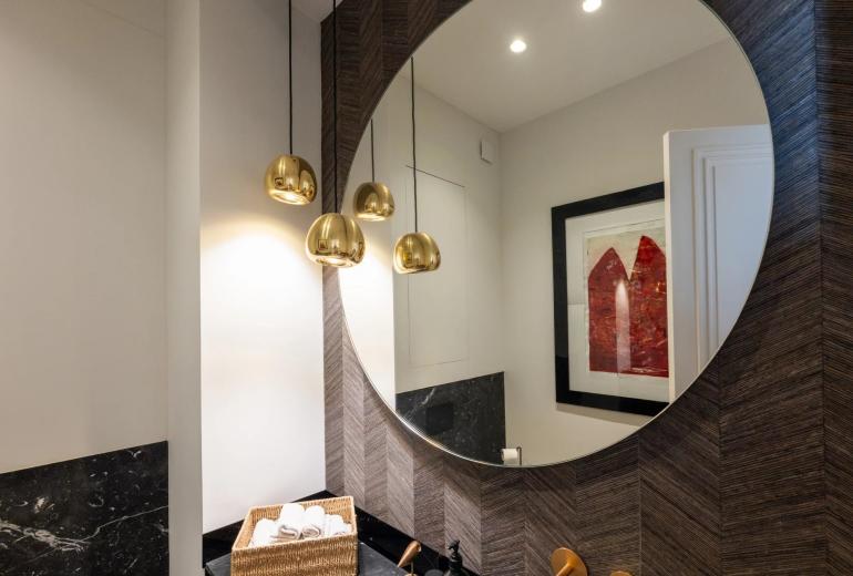 Par066 - Exceptional Paris Apartment with Panoramic Views