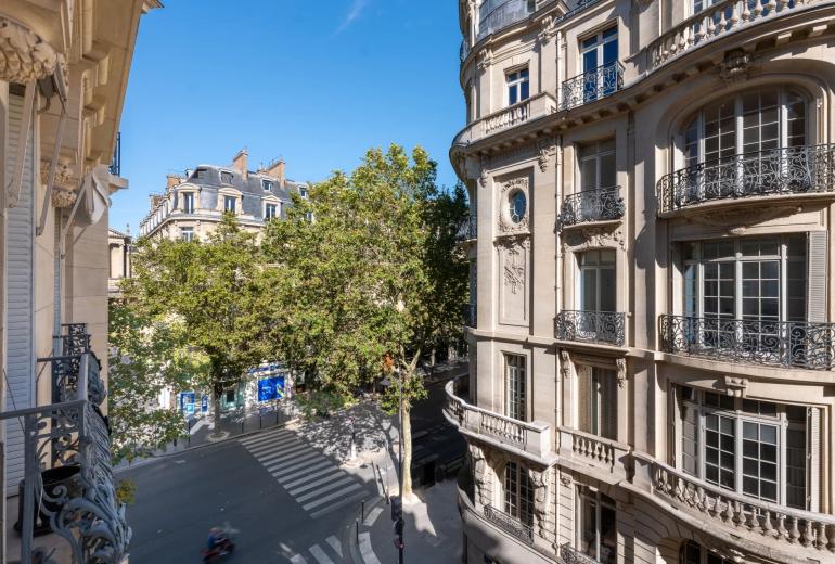 Par070 - Exceptional Apartment in the Heart of Saint-Germain-des-Prés