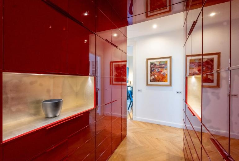 Par070 - Exceptional Apartment in the Heart of Saint-Germain-des-Prés