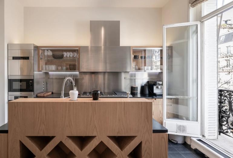 Par070 - Exceptional Apartment in the Heart of Saint-Germain-des-Prés