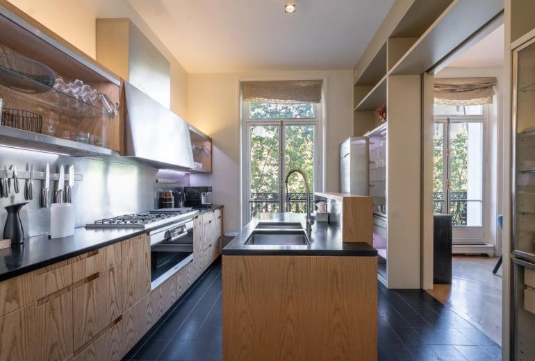 Par070 - Exceptional Apartment in the Heart of Saint-Germain-des-Prés