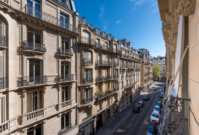 Par070 - Exceptional Apartment in the Heart of Saint-Germain-des-Prés