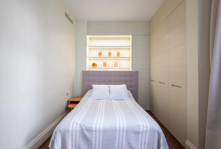 Par070 - Exceptional Apartment in the Heart of Saint-Germain-des-Prés