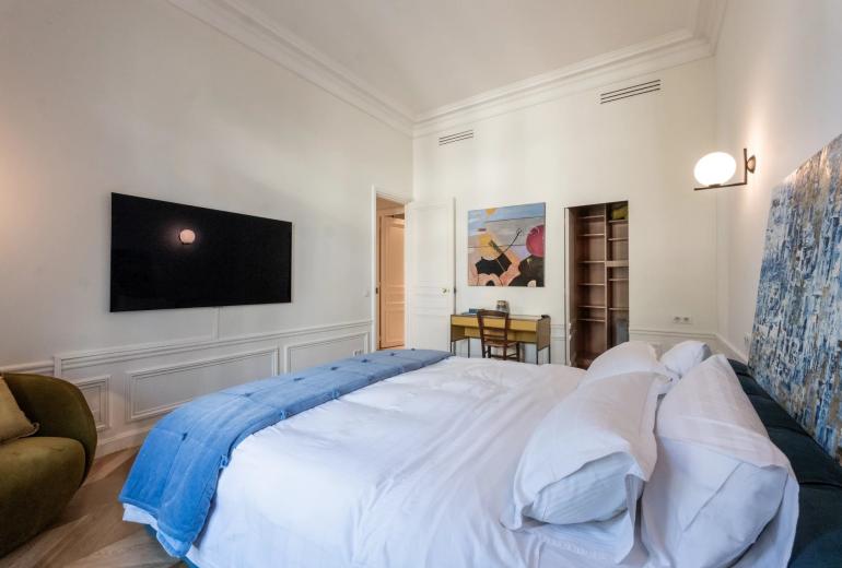 Par070 - Exceptional Apartment in the Heart of Saint-Germain-des-Prés