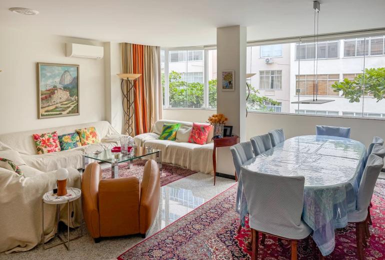 Rio370 – Renovated apartment in Copacabana