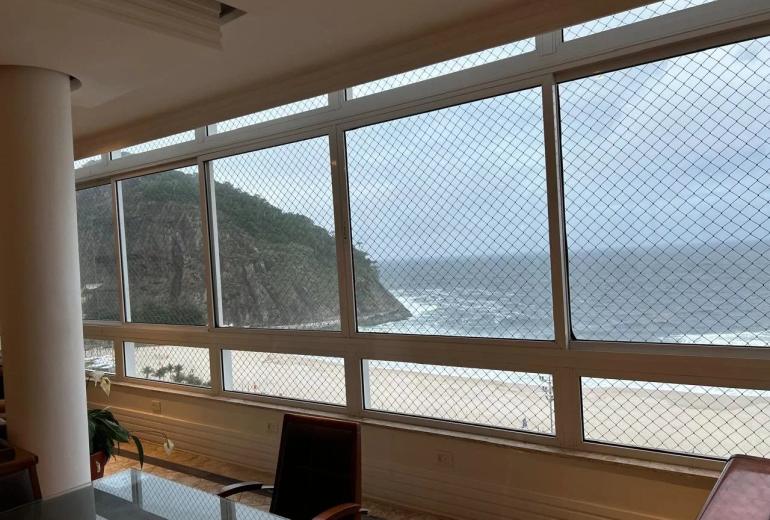 Rio349 – Oceanfront Apartment in Leme