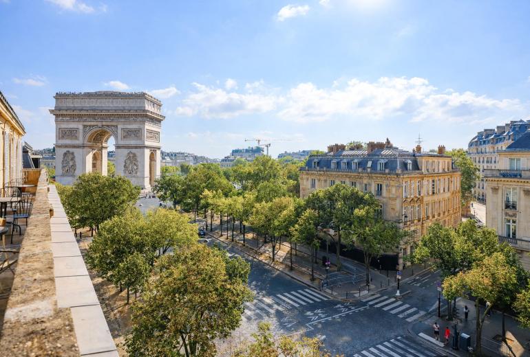 Par030 - Dernier étage avec vue Arc de Triomphe