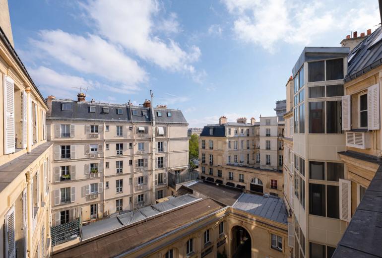 Par030 - Dernier étage avec vue Arc de Triomphe