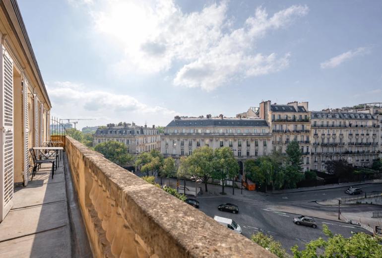 Par030 - Dernier étage avec vue Arc de Triomphe