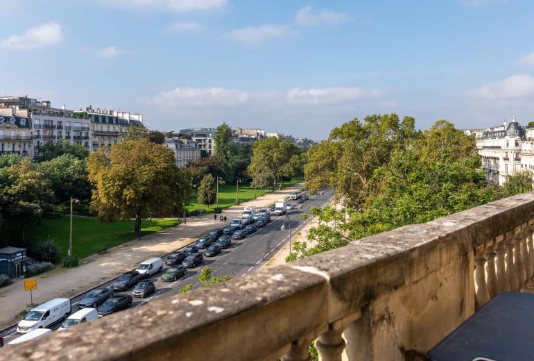 Par030 - Dernier étage avec vue Arc de Triomphe