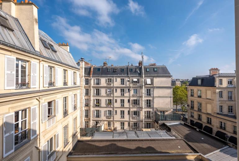 Par030 - Dernier étage avec vue Arc de Triomphe
