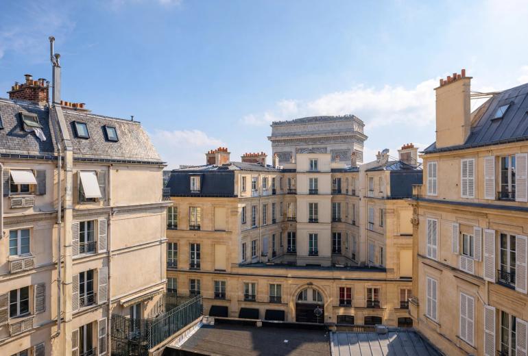 Par030 - Dernier étage avec vue Arc de Triomphe