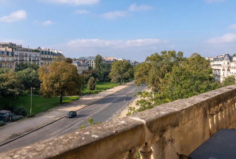 Par030 - Dernier étage avec vue Arc de Triomphe