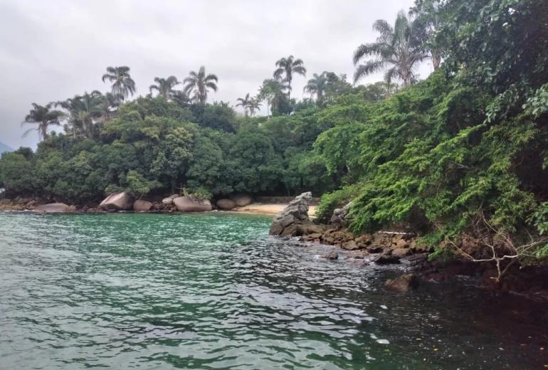 Ang066 - Terreno beira-mar em Angra dos Reis