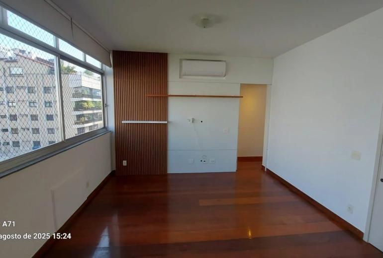 Charmoso apartamento idealmente localizado em Ipanema