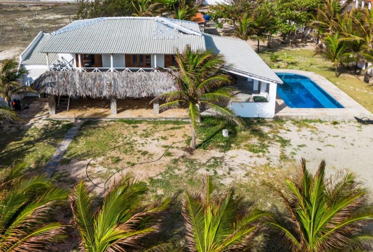Villa frente a la playa con piscina y vista al mar - Cea083
