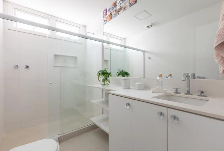 Rio363 - Oceanfront Apartment in Ipanema with 3 Suites