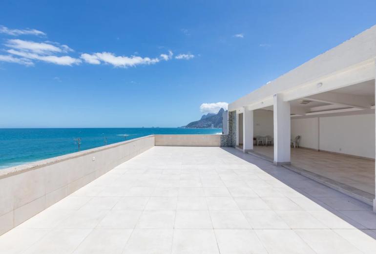 Rio363 - Oceanfront Apartment in Ipanema with 3 Suites