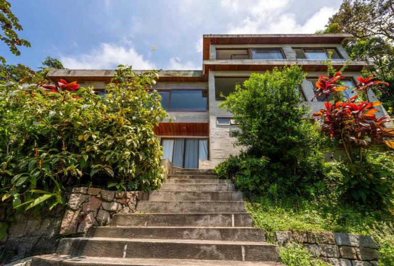 Rio095 - Spectacular villa atop São Conrado