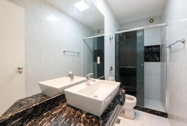 Rio372 - Penthouse duplex à rénover avec terrasse, piscine et vues mer