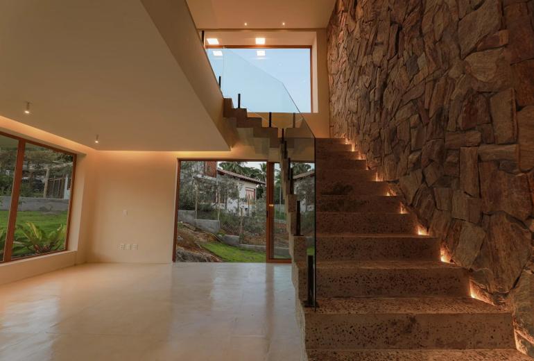 Casa Pedras, a living architecture between the Atlantic Forest and the sea in Itacaré