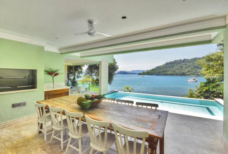 Ang013 - Propriété en bord de mer à Angra dos Reis