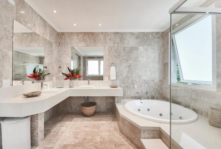 Ang013 - Propriété en bord de mer à Angra dos Reis