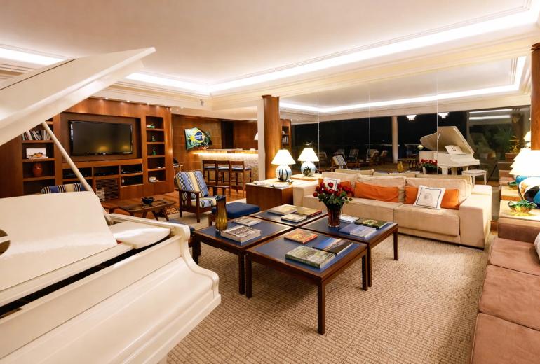 Rio114 - Luxury penthouse on the Copacabana beachfront