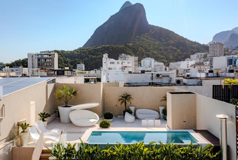 Rio063 - Exclusive triplex penthouse in Leblon