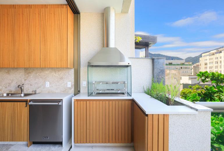 Rio063 - Exclusive triplex penthouse in Leblon