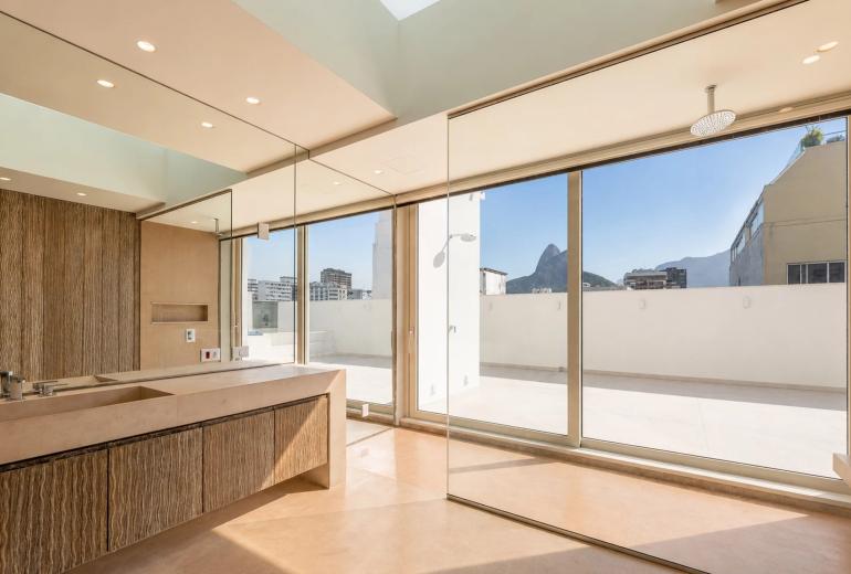 Rio312 - Fully renovated penthouse on Vieira Souto