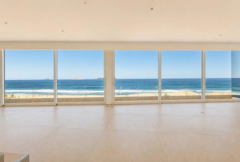 Rio312 - Fully renovated penthouse on Vieira Souto