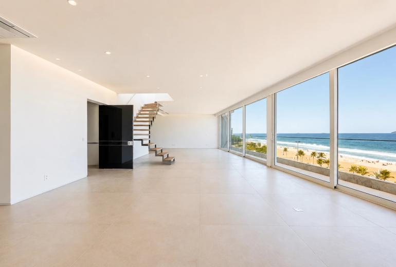 Rio312 - Fully renovated penthouse on Vieira Souto