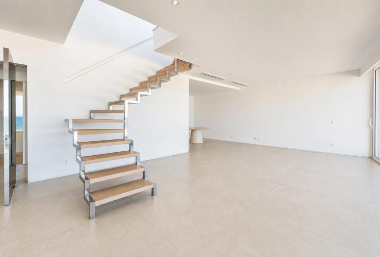 Rio312 - Fully renovated penthouse on Vieira Souto