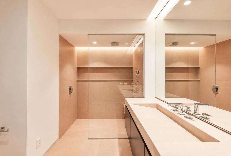 Rio312 - Fully renovated penthouse on Vieira Souto