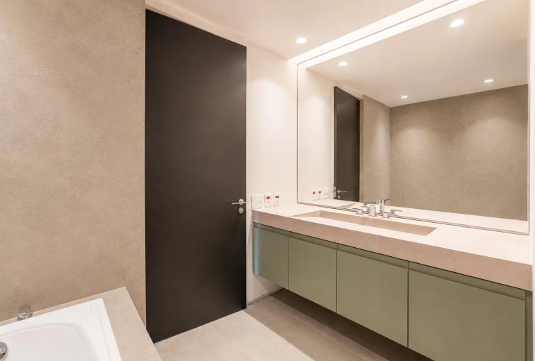 Rio312 - Fully renovated penthouse on Vieira Souto