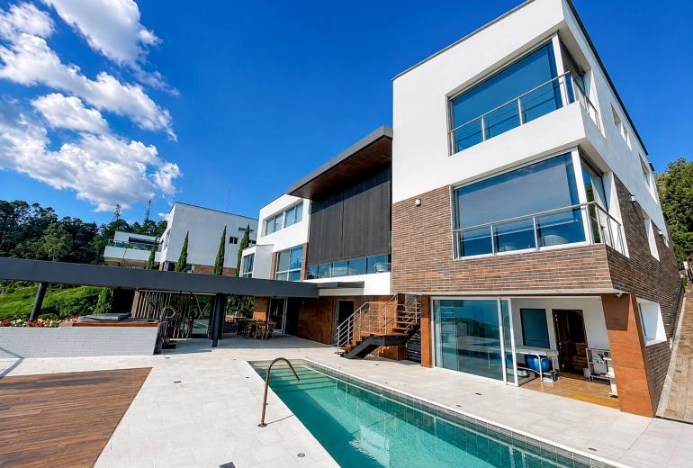 Med008 - High-luxury residence with private wellness and entertainment spaces